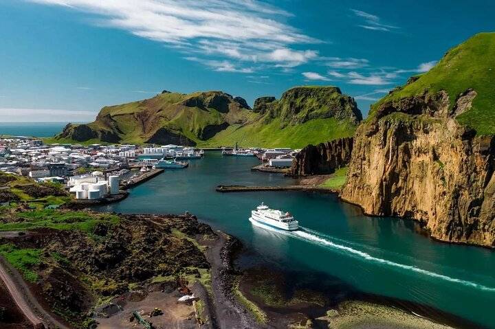 Private transfer from Keflavík/Reykjavík to Landeyjarhöfn